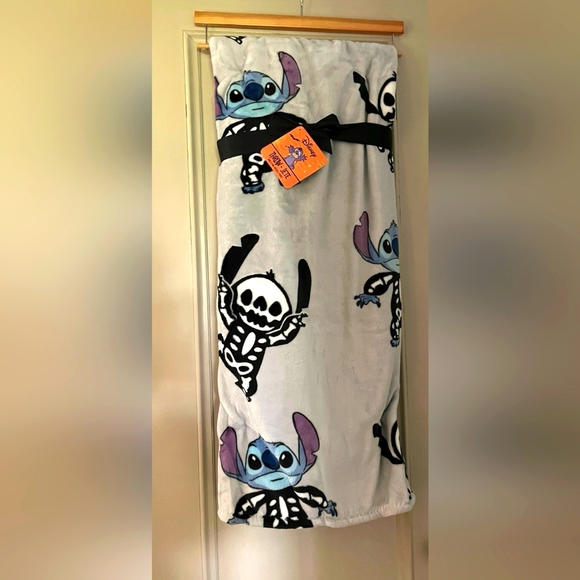 Disney Other - NWT Disney stitch halloween skeleton blanket gray